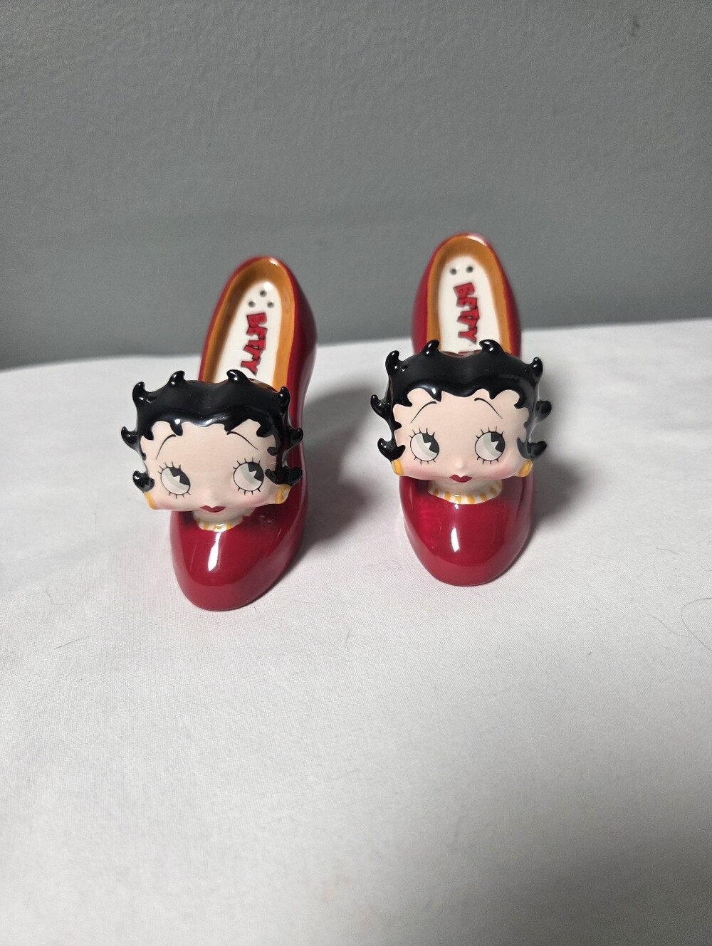 Vintage Betty Boop Red High Heel Pump Shoes Salt and Pepper Shakers Ceramic